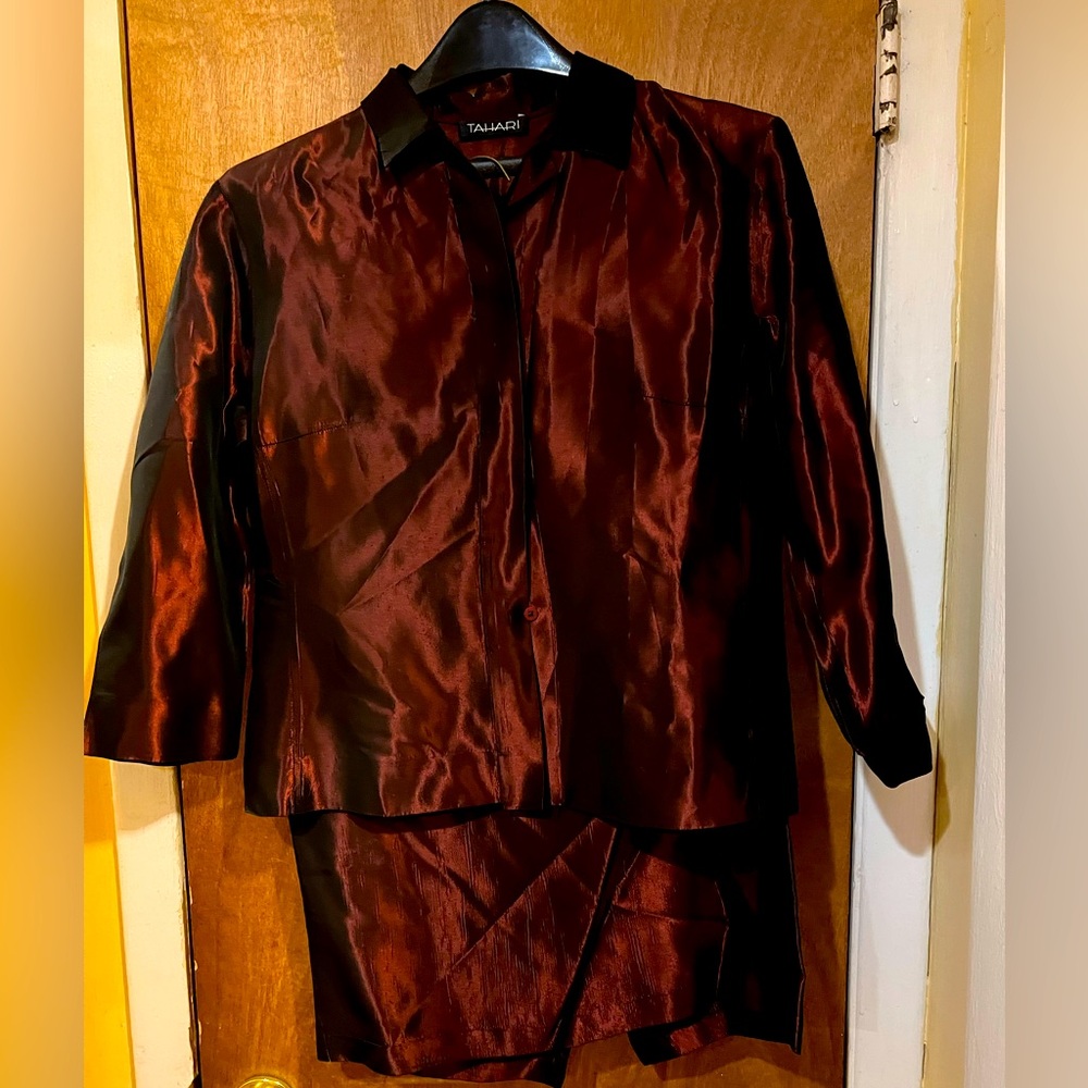 Tahari 2 piece Skirt Set- Size 8